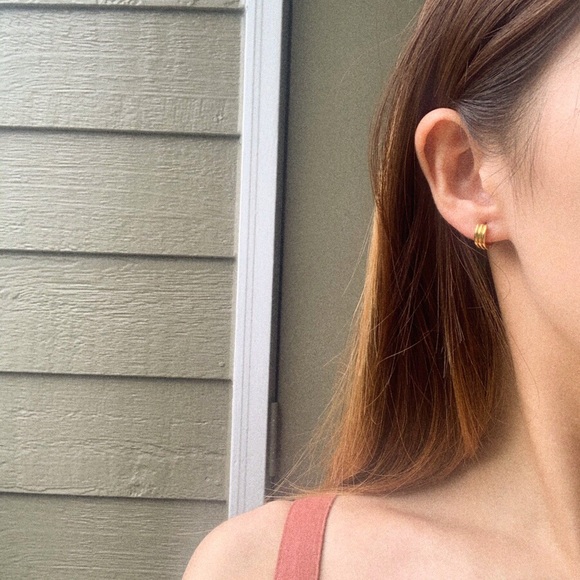 LAST ONE!!💕Mini Jordan Huggie Hoops Earring - Picture 2 of 7